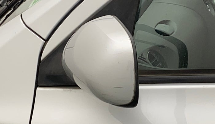 2011 Toyota Etios V, Petrol, Manual, 1,04,736 km, Left rear-view mirror - Mirror movement not proper