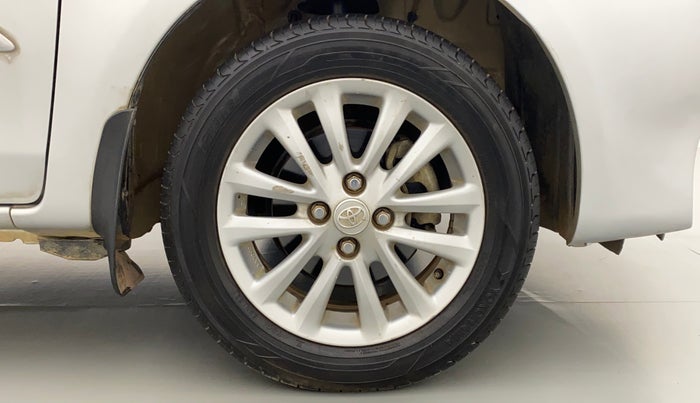 2011 Toyota Etios V, Petrol, Manual, 1,04,736 km, Right Front Wheel