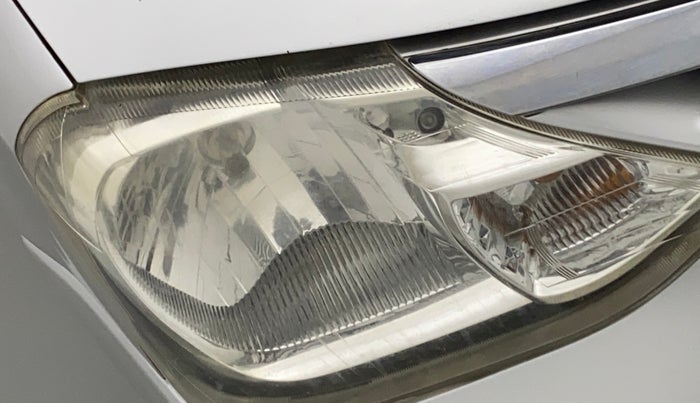 2011 Toyota Etios V, Petrol, Manual, 1,04,736 km, Right headlight - Faded