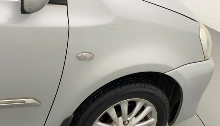 2011 Toyota Etios V, Petrol, Manual, 1,04,736 km, Right fender - Paint has minor damage