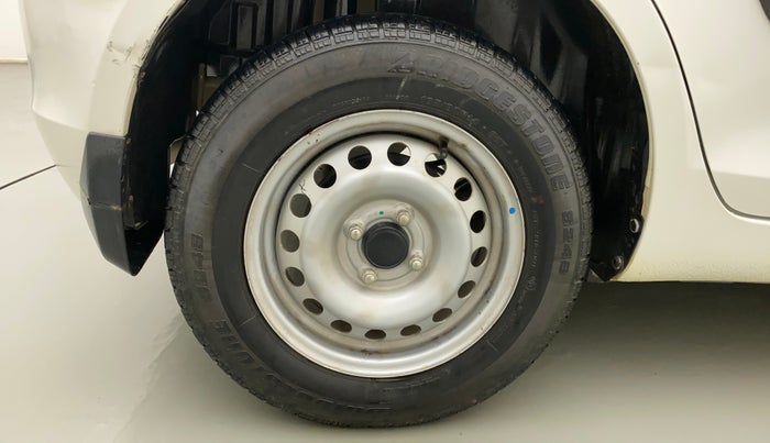 2015 Maruti Swift LXI, Petrol, Manual, 34,526 km, Right Rear Wheel
