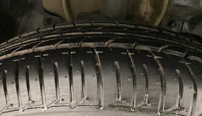 2017 Tata Tiago XM PETROL, Petrol, Manual, 29,795 km, Right Front Tyre Tread