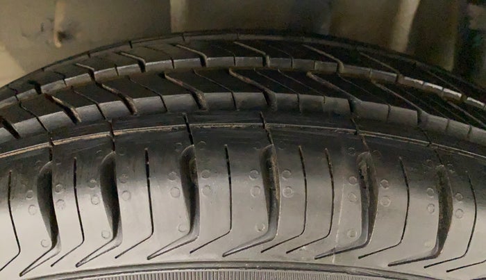 2017 Tata Tiago XM PETROL, Petrol, Manual, 29,795 km, Left Rear Tyre Tread