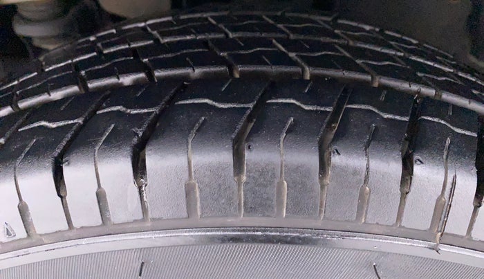 2016 Mahindra TUV300 T6+ AT, Diesel, Automatic, 74,907 km, Left Front Tyre Tread