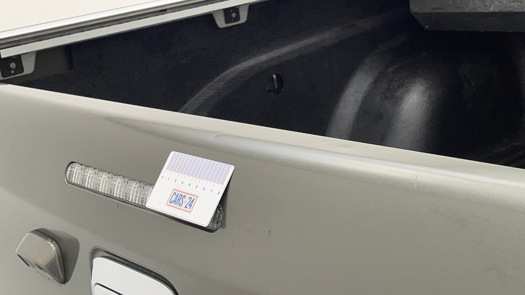 Boot / Tailgate Tailgate Dent