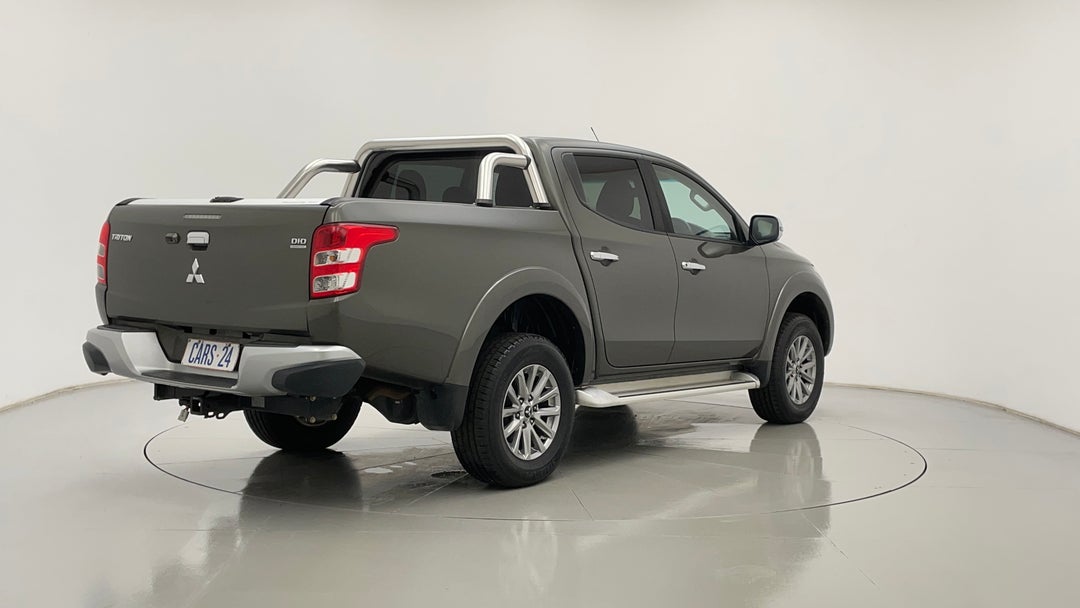 Right Back Diagonal (45- Degree) View