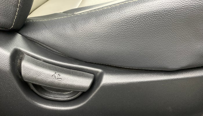 2017 Hyundai Grand i10 SPORTZ O 1.2, Petrol, Manual, 38,235 km, Driver Side Adjustment Panel