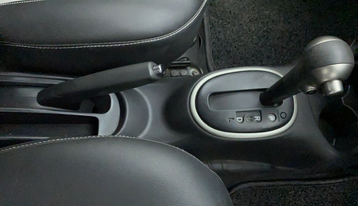 2017 Nissan Micra XV CVT, Petrol, Automatic, 39,634 km, Gear Lever