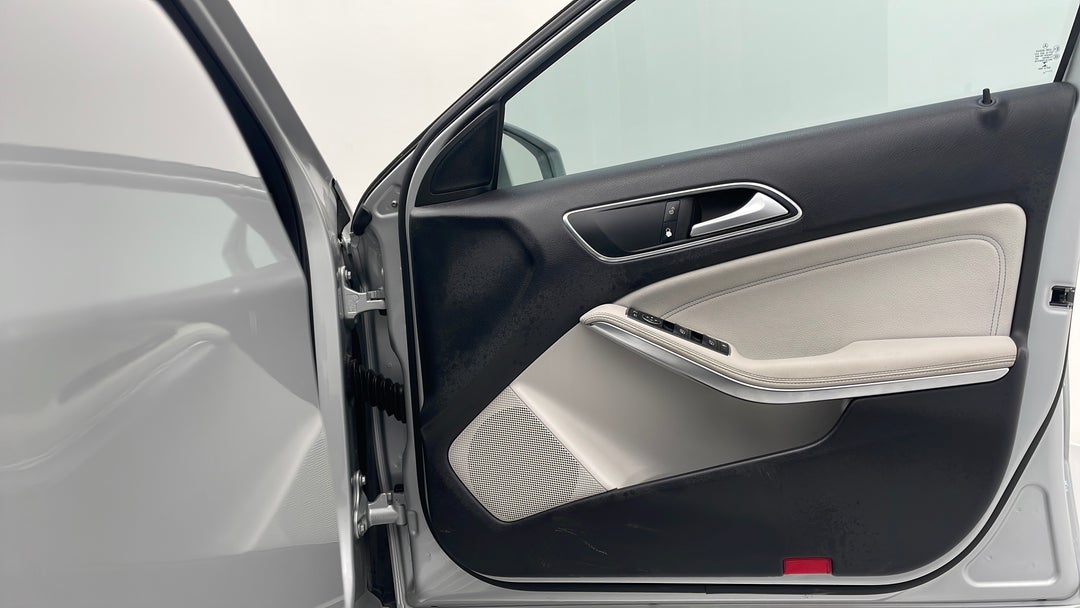 2015 Mercedes-benz A200 Be, Automatic, 95387 km, Speaker View