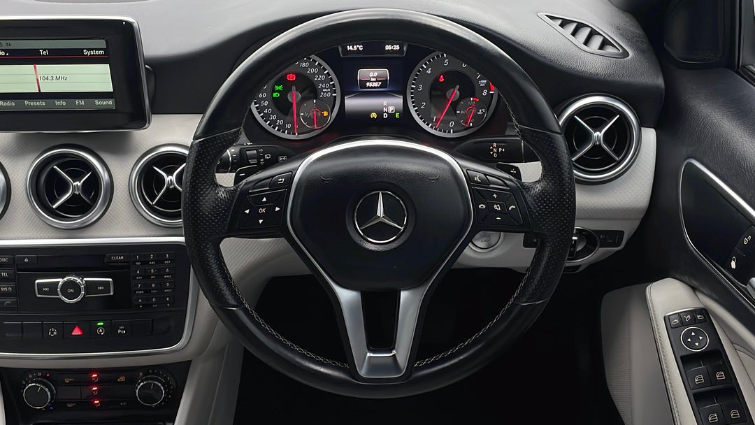2015 Mercedes-benz A200 Be, Automatic, 95387 km, Steering Wheel Close-up