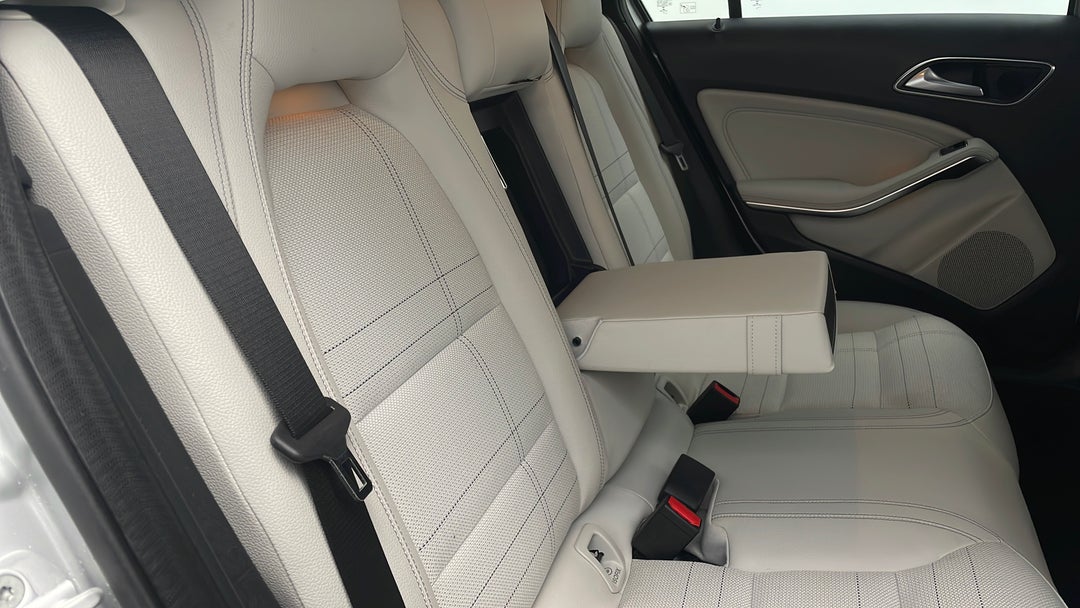 2015 Mercedes-benz A200 Be, Automatic, 95387 km, Right Side Rear Door Cabin View