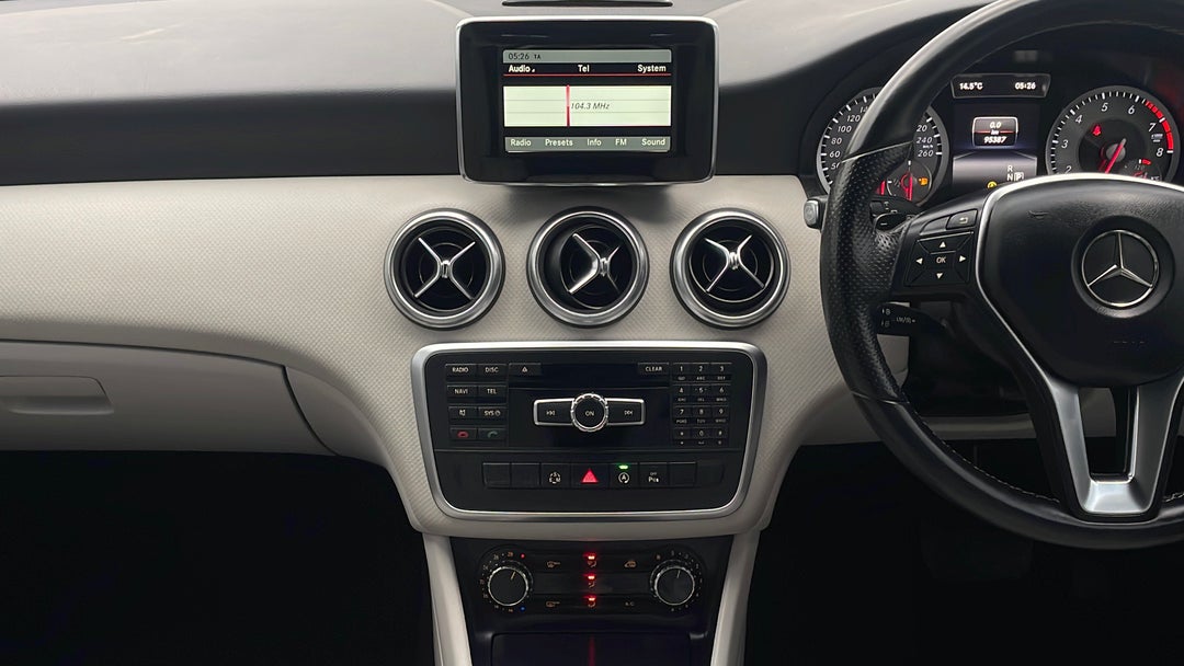 2015 Mercedes-benz A200 Be, Automatic, 95387 km, Center Console