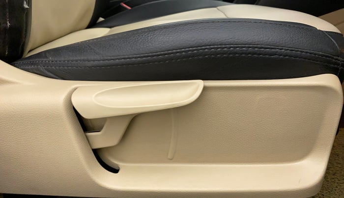 2018 Volkswagen Ameo HIGHLINE PLUS 1.5, Diesel, Manual, 83,336 km, Driver Side Adjustment Panel