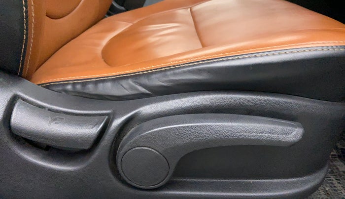 2016 Hyundai Creta 1.6 SX PLUS AUTO PETROL, Petrol, Automatic, 91,713 km, Driver Side Adjustment Panel