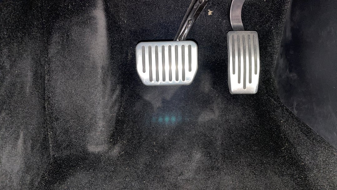 2020 Tesla Model 3 Standard Range RWD, Automatic, 50158 km, Pedals and Footmat