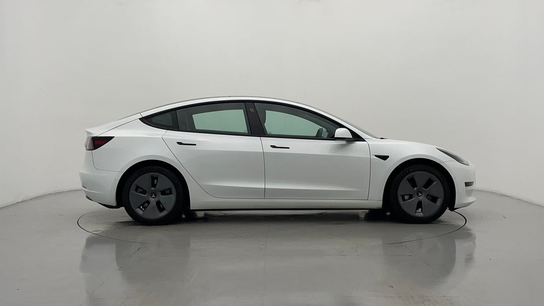 2020 Tesla Model 3 Standard Range RWD, Automatic, 50158 km, Right Side View