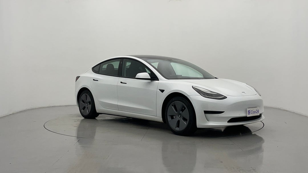 2020 Tesla Model 3 Standard Range RWD, Automatic, 50158 km, Right Front Diagonal (45- Degree) View
