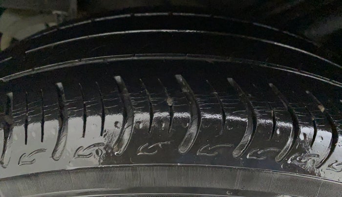 2018 Honda Amaze 1.2 V MT I-VTEC, Petrol, Manual, 29,299 km, Right Rear Tyre Tread