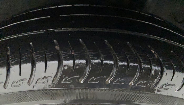 2018 Honda Amaze 1.2 V MT I-VTEC, Petrol, Manual, 29,299 km, Right Front Tyre Tread