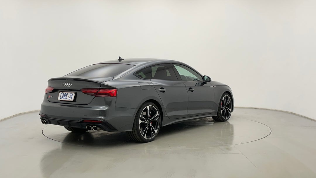 Right Back Diagonal (45- Degree) View