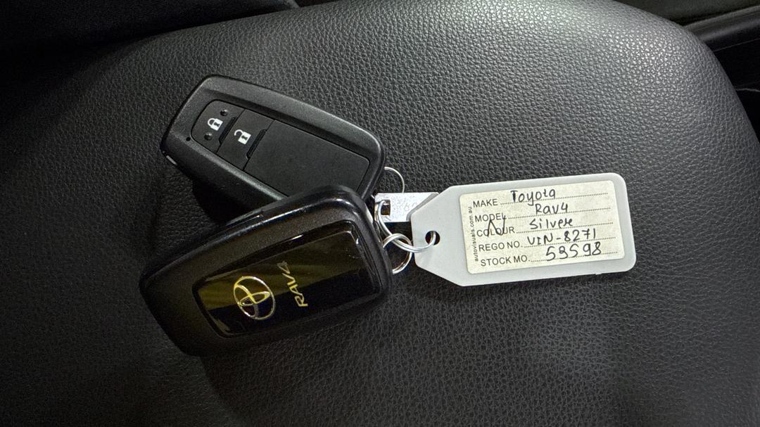 2025 Toyota RAV4 Gx (2WD) Hybrid, Automatic, 8664 km, Key Close-up