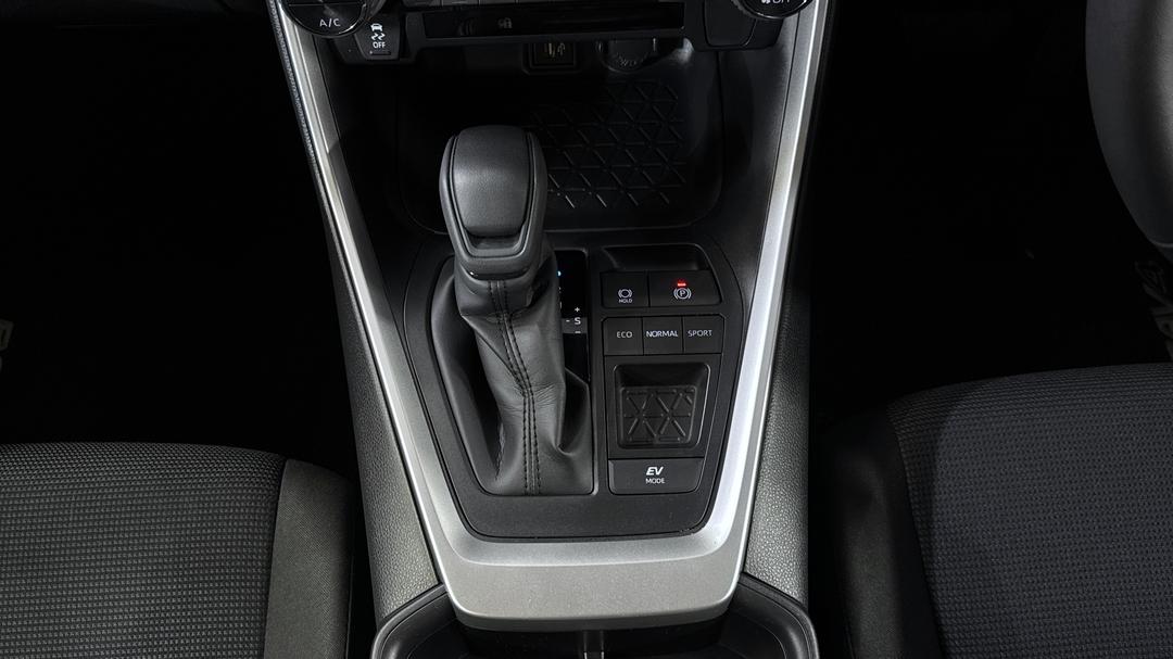 2025 Toyota RAV4 Gx (2WD) Hybrid, Automatic, 8664 km, Gear Lever 