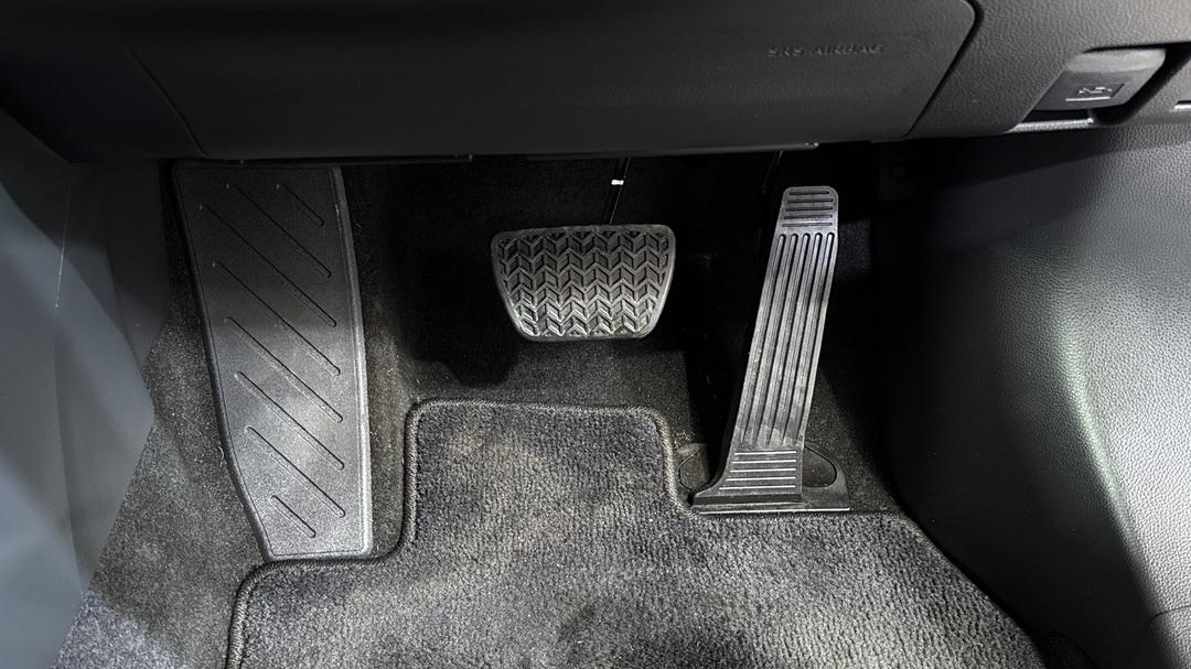 2025 Toyota RAV4 Gx (2WD) Hybrid, Automatic, 8664 km, Pedals and Footmat