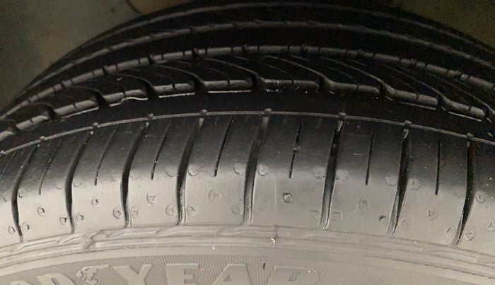 2015 Hyundai Elite i20 ASTA 1.2, Petrol, Manual, 85,063 km, Left Front Tyre Tread