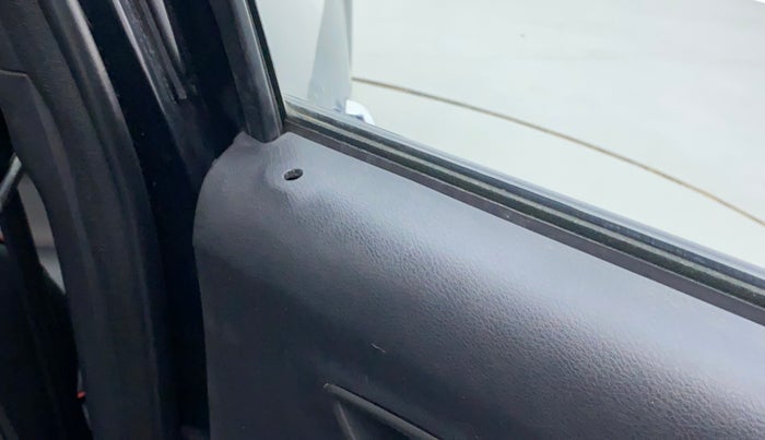 2022 Nissan MAGNITE XV TURBO CVT, Petrol, Automatic, 20,242 km, Lock system - Door lock knob has minor damage