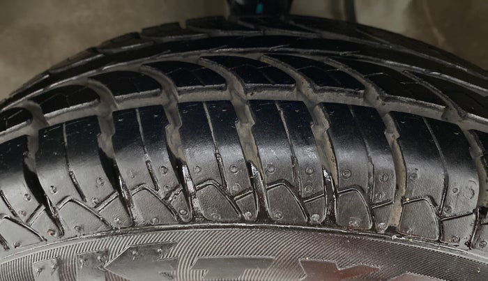 2018 Maruti Alto 800 LXI, Petrol, Manual, 56,281 km, Left Front Tyre Tread