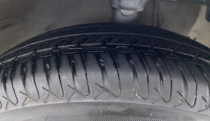 2014 Hyundai Eon ERA PLUS, Petrol, Manual, Right Front Tyre Tread
