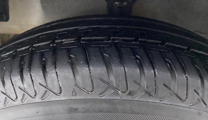 2014 Hyundai Eon ERA PLUS, Petrol, Manual, Left Front Tyre Tread