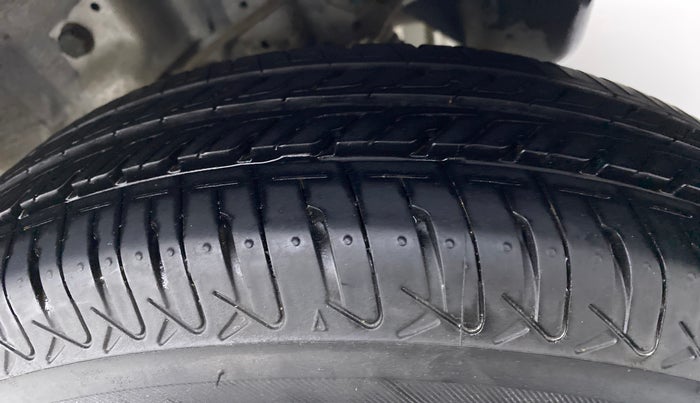 2014 Hyundai Eon ERA PLUS, Petrol, Manual, Left Rear Tyre Tread