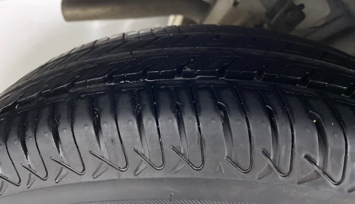 2014 Hyundai Eon ERA PLUS, Petrol, Manual, Right Rear Tyre Tread