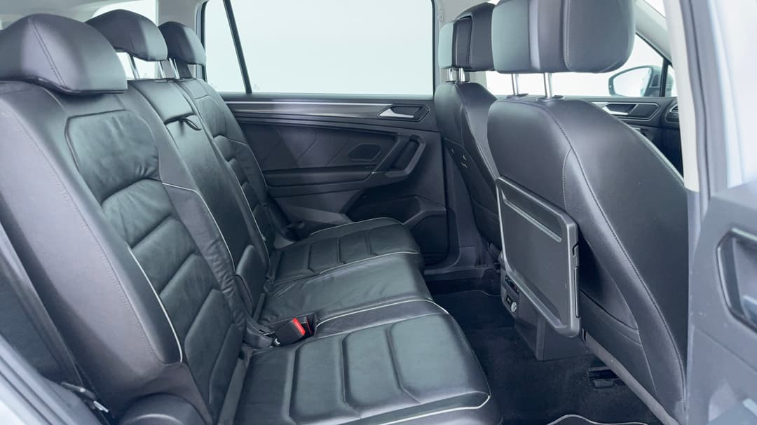 2018 Volkswagen Tiguan Allspace 162 Tsi Highline, Automatic, 61754 km, Right Side Rear Door Cabin View
