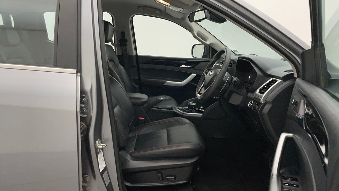 2022 LDV T60 Max Luxe (4x4), Automatic, 34813 km, Right Side Front Door Cabin View