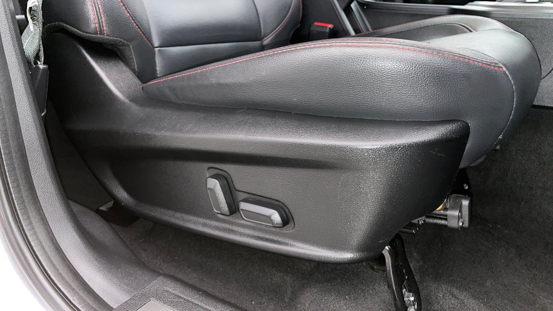 2022 LDV T60 Max Luxe (4x4), Automatic, 34813 km, Drivers Side Adjustment Panel