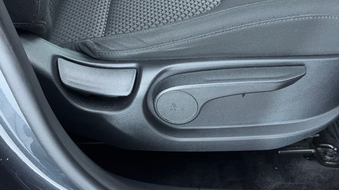 2024 Kia Sportage S (FWD), Automatic, 46520 km, Drivers Side Adjustment Panel