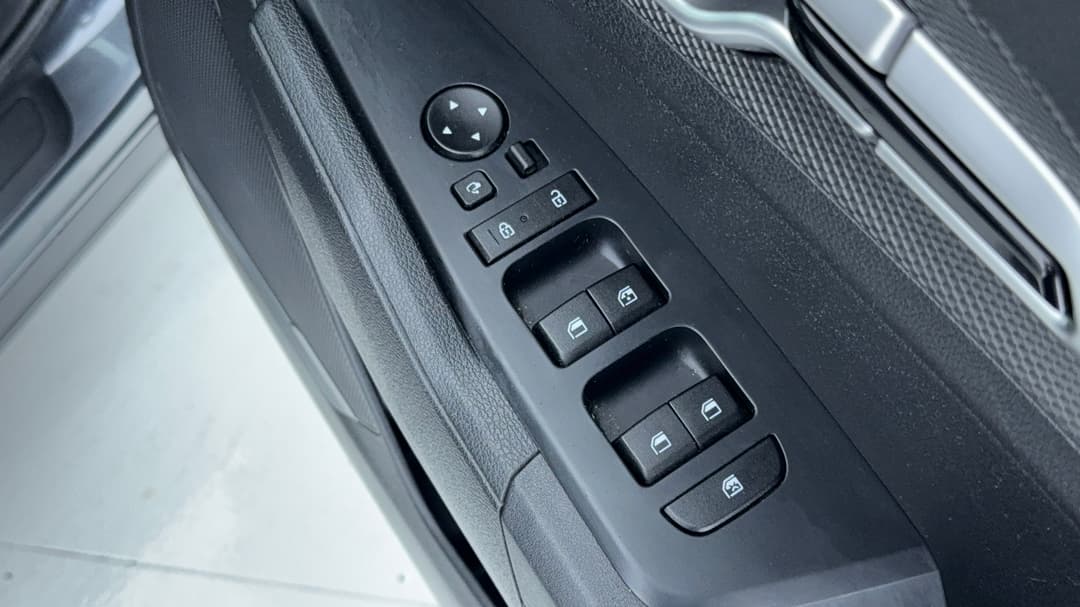 2024 Kia Sportage S (FWD), Automatic, 46520 km, Drivers Side Door Panel Controls