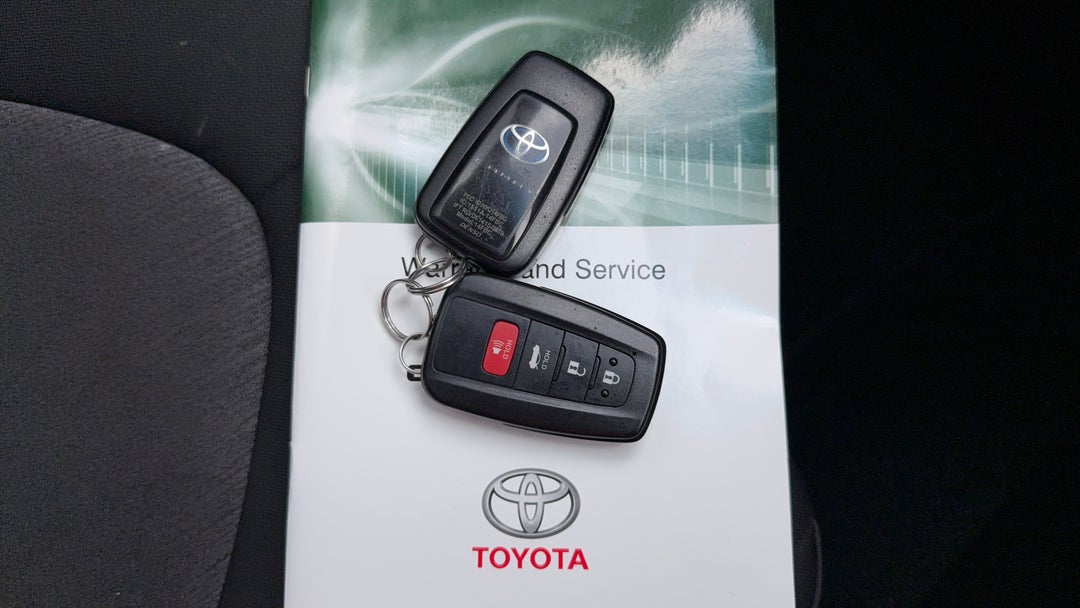 2018 Toyota Camry Ascent Hybrid, Automatic, 111846 km, Key Close-up