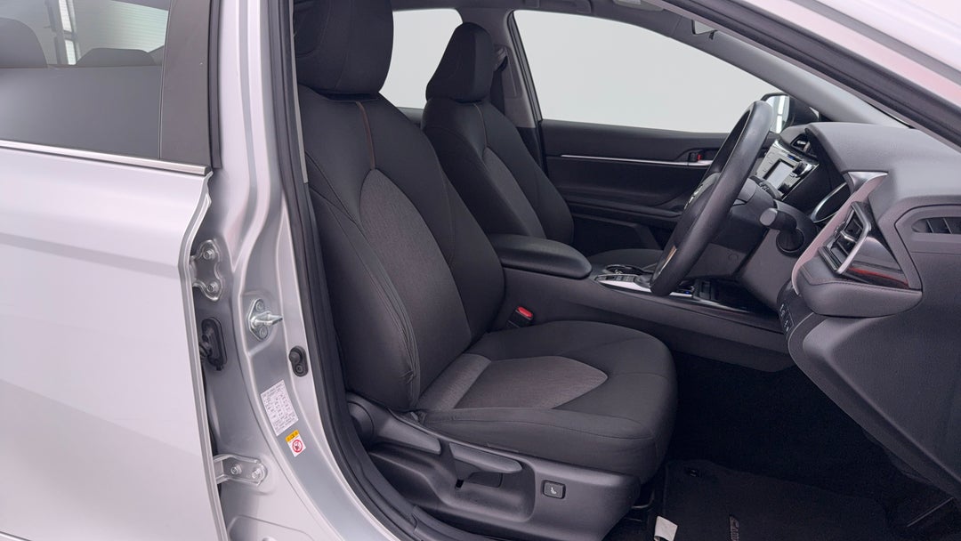 2018 Toyota Camry Ascent Hybrid, Automatic, 111846 km, Right Side Front Door Cabin View