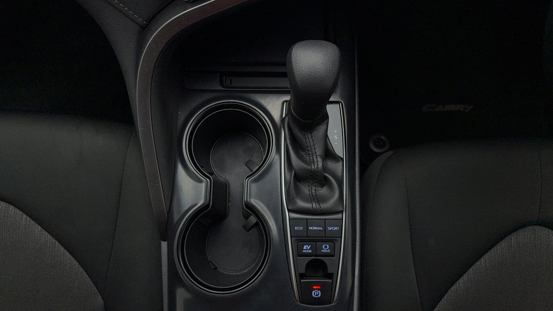 2018 Toyota Camry Ascent Hybrid, Automatic, 111846 km, Gear Lever 