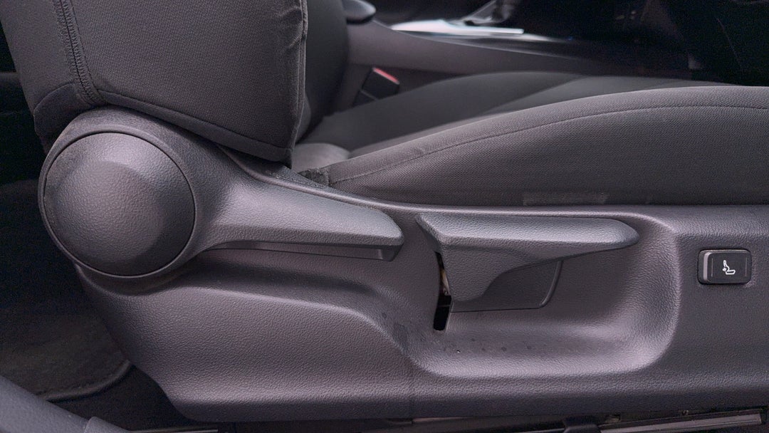 2018 Toyota Camry Ascent Hybrid, Automatic, 111846 km, Drivers Side Adjustment Panel