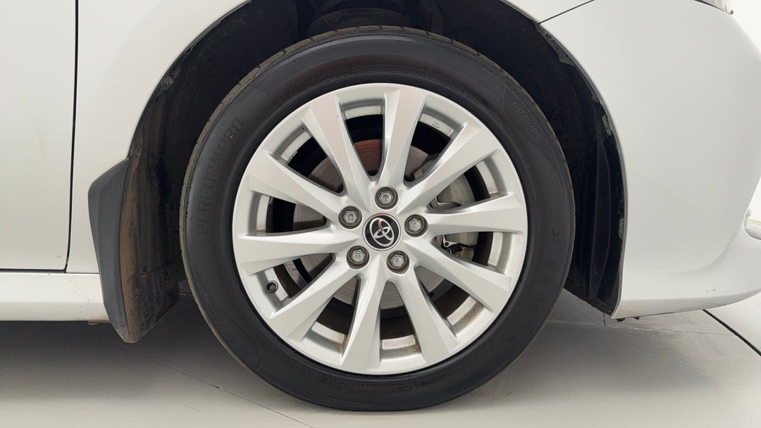 2018 Toyota Camry Ascent Hybrid, Automatic, 111846 km, Right Front Wheel