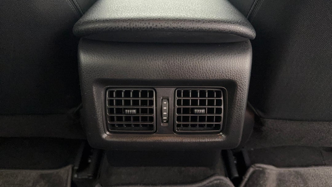 2018 Toyota Camry Ascent Hybrid, Automatic, 111846 km, Rear A/C Vent