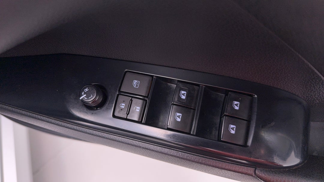 2018 Toyota Camry Ascent Hybrid, Automatic, 111846 km, Drivers Side Door Panel Controls