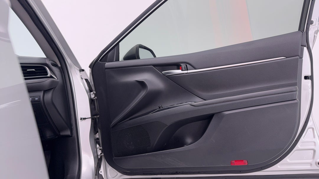 2018 Toyota Camry Ascent Hybrid, Automatic, 111846 km, Speaker View