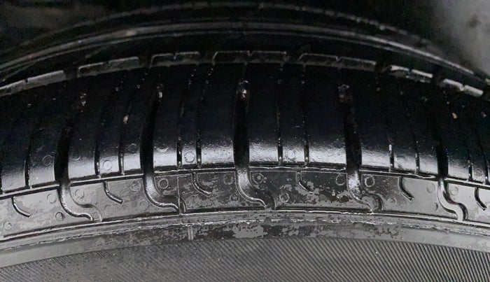 2014 Maruti Ertiga ZXI, Petrol, Manual, 78,873 km, Right Rear Tyre Tread