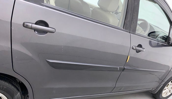 2014 Maruti Ertiga ZXI, Petrol, Manual, 78,873 km, Right rear door - Minor scratches