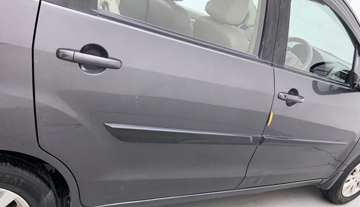 2014 Maruti Ertiga ZXI, Petrol, Manual, 78,873 km, Right rear door - Slightly dented